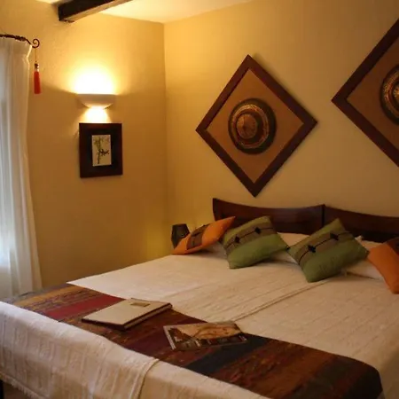 Otel La - Old Town