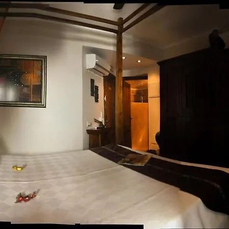 La - Old Town Otel