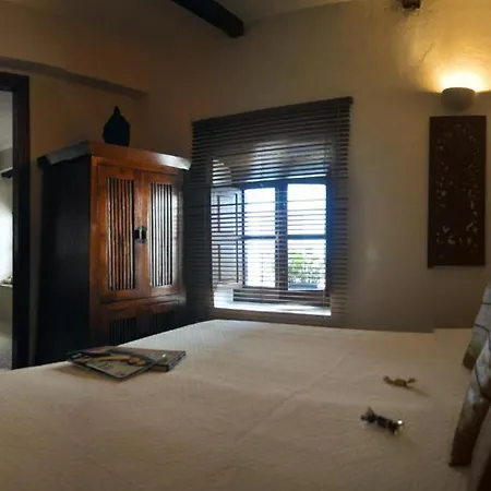 Otel La - Old Town *