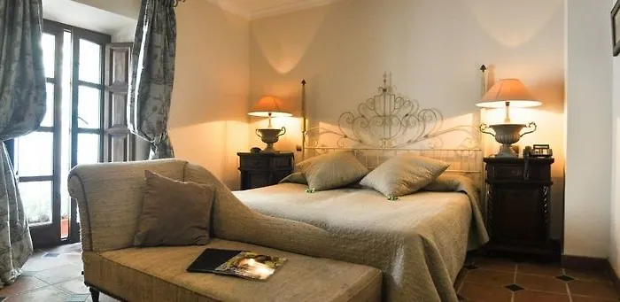 Hotel La - Old Town *