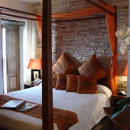 La - Old Town Hotel *